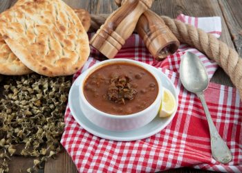 Konya’nın İkonik Lezzeti: Bamya Çorbası’nın Bin Yıllık Yolculuğu ve Kültürel Kodları